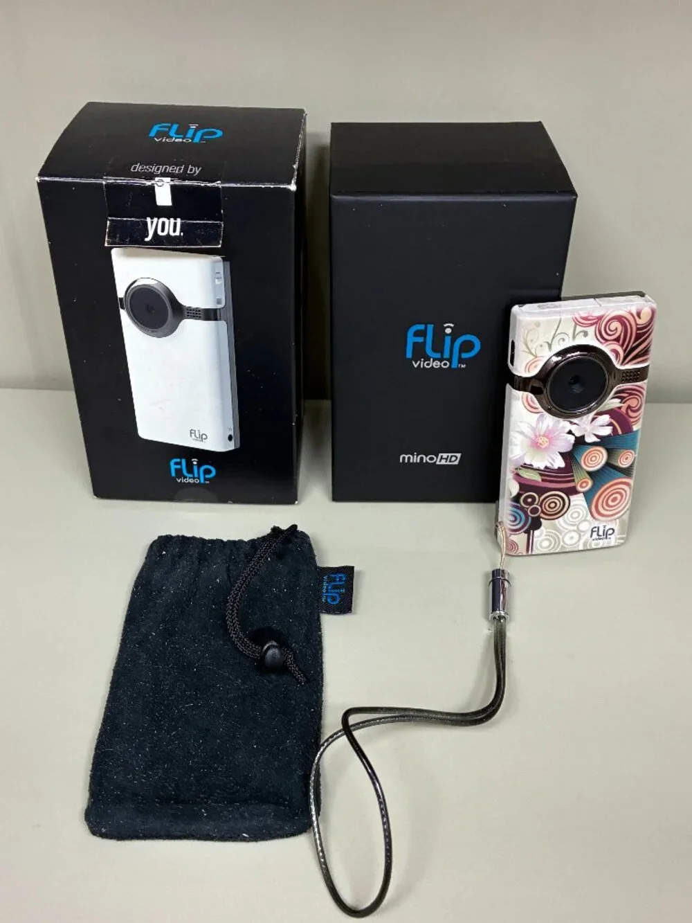 Pure Digital Flip MinoHD F460W Pocket Camcorder White Floral